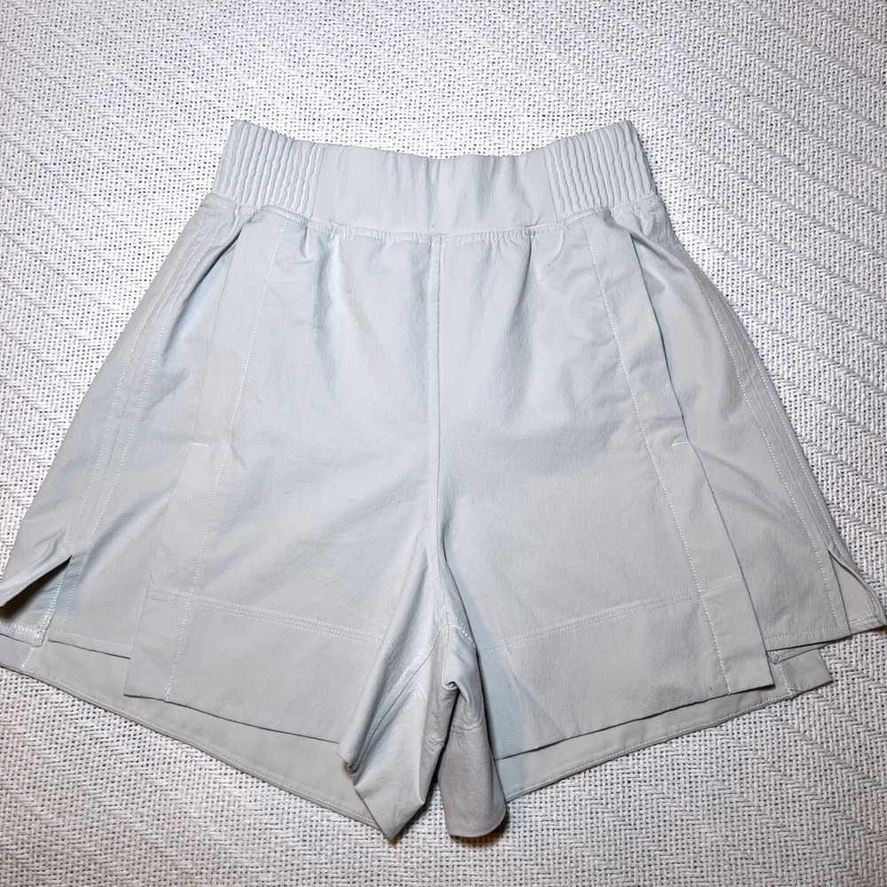 Lululemon Athletica Stretch Woven Relaxed-Fit High-Rise Short 4" Bone White XXS - Picture 2 of 8